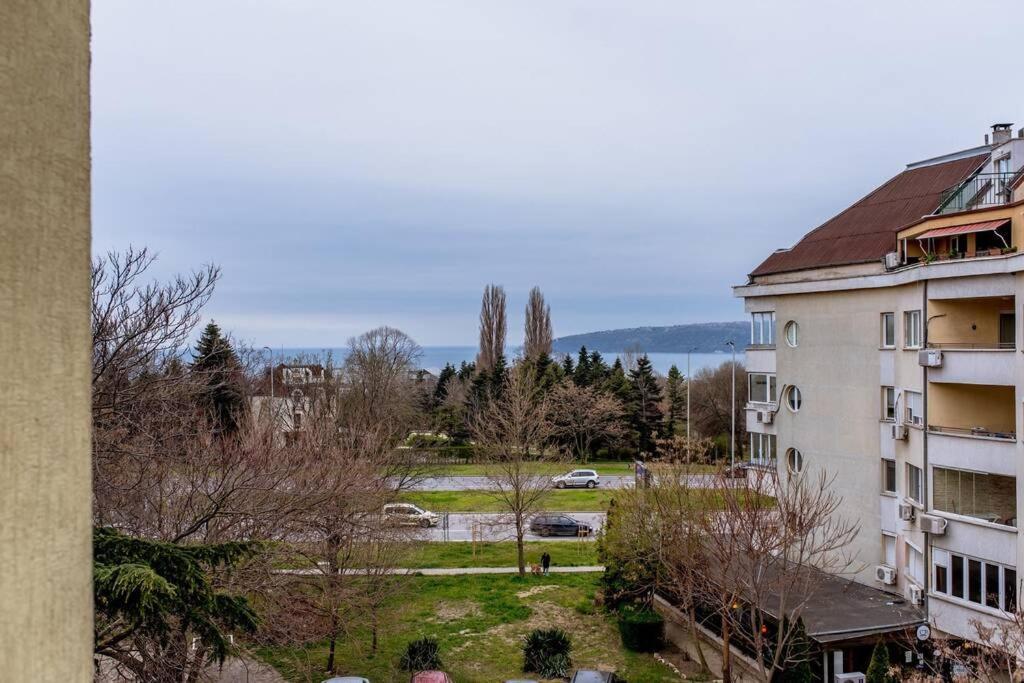 Sea View Apartment Next To Sea Garden And Beach Варна Экстерьер фото